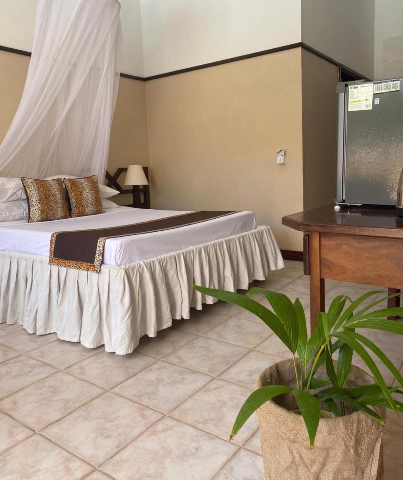 Indiana Beach Apartments Bamburi Exterior foto