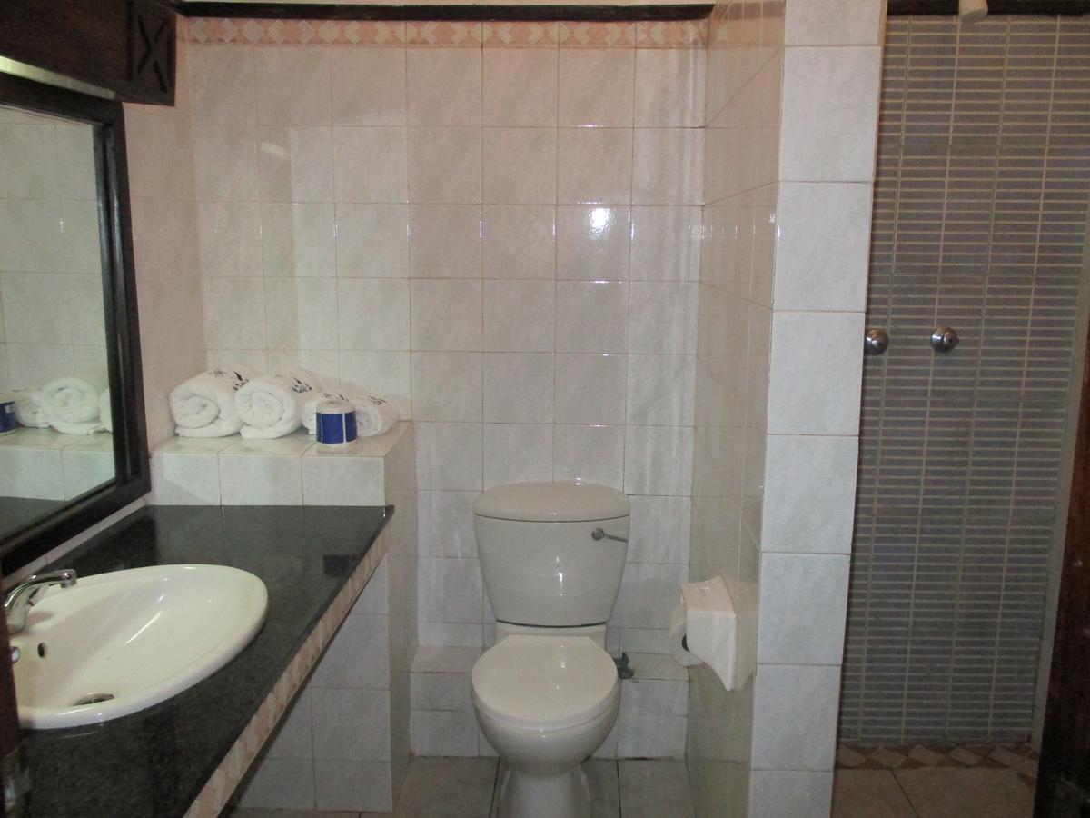 Indiana Beach Apartments Bamburi Exterior foto